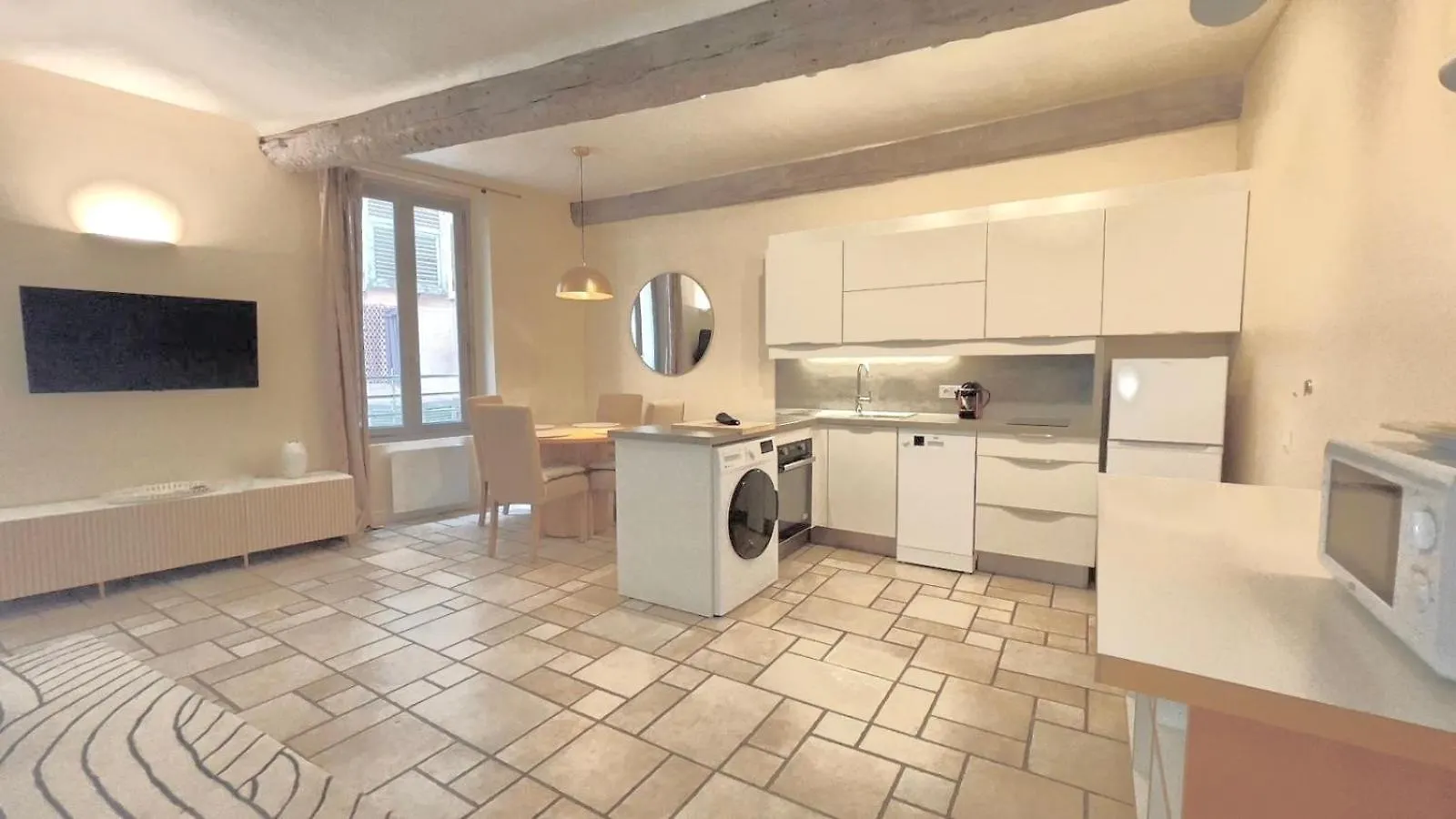 Apartment Proche Du Cours Saleya Et De La Plage, Dans Le Vieux Nice, Spacieux Et Climatise