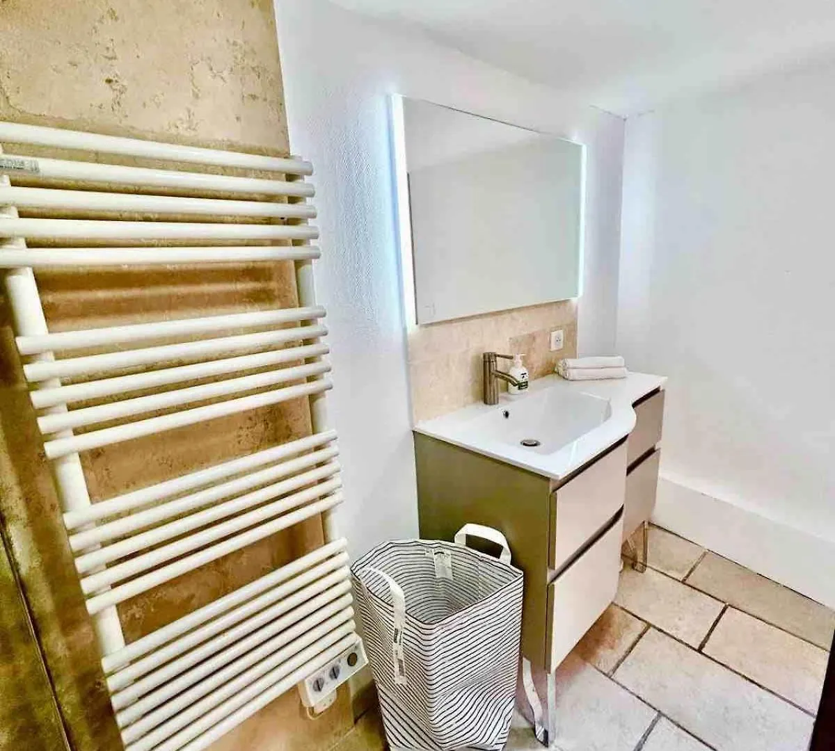 Apartment Proche Du Cours Saleya Et De La Plage, Dans Le Vieux Nice, Spacieux Et Climatise Frankreich
