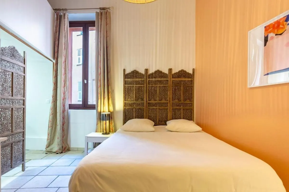 Apartment Proche Du Cours Saleya Et De La Plage, Dans Le Vieux Nice, Spacieux Et Climatise