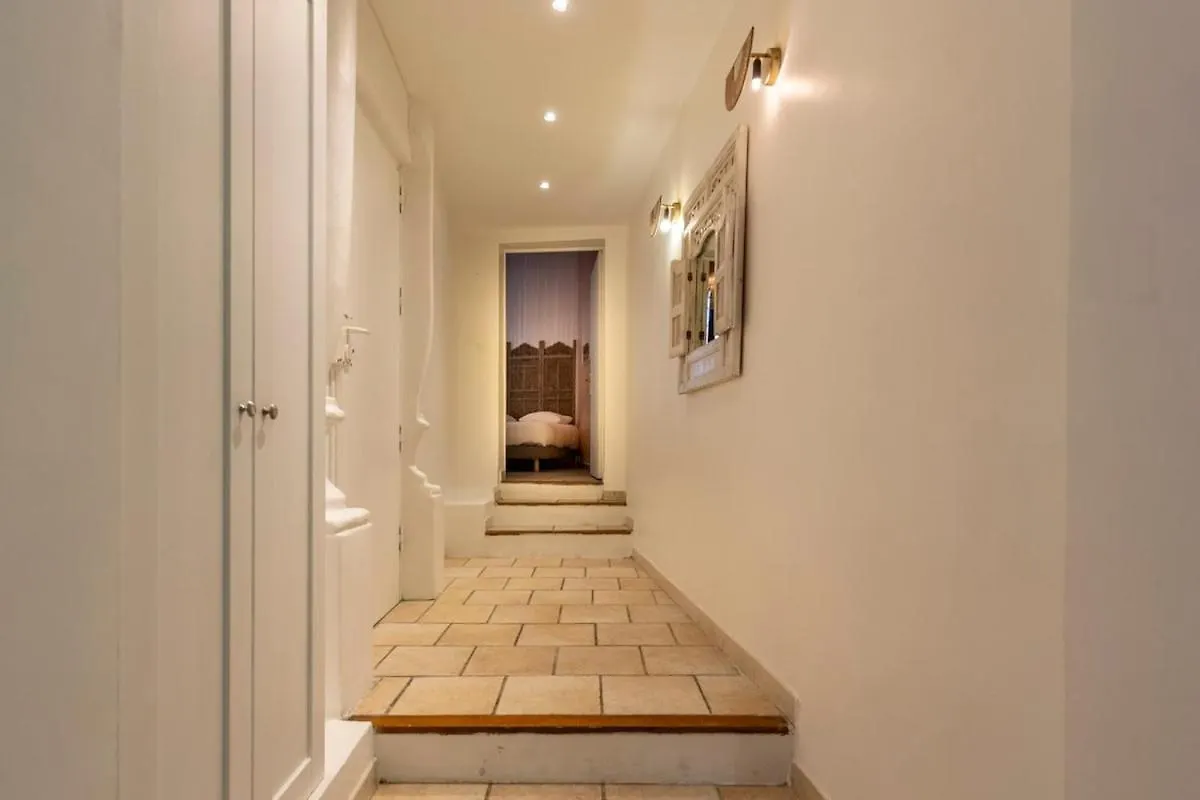 Appartement Proche Du Cours Saleya Et De La Plage, Dans Le Vieux Nice, Spacieux Et Climatise
